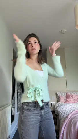 my new cardigan 😍  #fypシ #OOTD #fitcheck #dance #cardigan #springoutfit #scandinavianstyle 