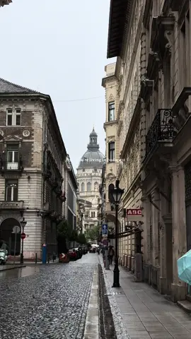 Sweater weather in budapest in the middle of april 🫶🏻 #budapest #hungary #aesthetic #videography #filmmaking #fyp #foryoupage #rainyday #jazz 