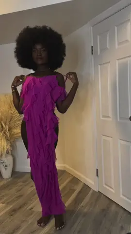 @kristiatolode and I Had a great time at the @airoticshow My First time at a #burlesque show & I’m ready to take a classes lol 😂  Thank you @airoticshow for having me ♥️🥰 . Dress @misslolaofficial  Shoe @misslolaofficial  Earring @trufacebygrace  Rings @trufacebygrace  Body butter @maelys_cosmetics  Vitamin Care+ deodorant @dove  Perfume Devation by @dolcegabbana