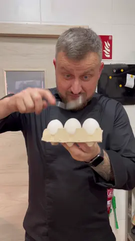 Egg-peeling Hack Verified! 🥚✨ #CookingHacks #EggPeeling #KitchenTips