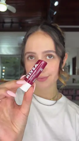 Testando hidratante labial  nivea amora shine nas olheiras me conte o que acharam 🥰 #testandoprodutos #amorashine #perfumaria #lojadecosmeticos #fly 