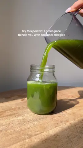 15 nettle leaves, celery, 2 cucumbers and a handful of fresh mint 💚 #greenjuice #seasonalallergies #allergyseason #celeryjuice #freshjuice 