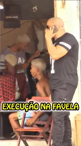 Encontrou o alvo no barbeiro da favela no Rio De Janeiro e...