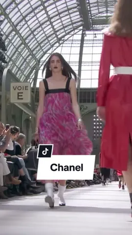 Chanel Cruise 2019/20 Collection #ChanelFashion #Chanel #Runway #FashionShow #Fashion #Catwalk #KarlLagerfeld #VirginieViard 