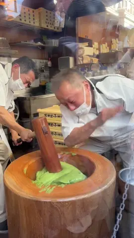 @biteswithlily #japanfood #cookingvideo #asianfood #fastfood  Famous mochi pounding in Japan