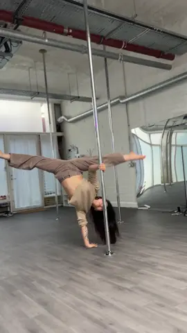 @RYSKY Studio Take 2 #poledancer #londonpoledance #polefitness #fyppppppppppppppppppppppp #poledance #lowflowpole #poledancestudio #londonfitness #flowy 