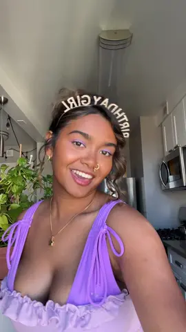 running on espresso at urgent care for thumb all morn but iM OFFICIALLY A 23 YR OLD TEENAGE GIRL !!!! 💟🌷🧚🏽‍♀️✨