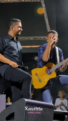 “Aiiiiiii!” 🤣🤣 | O famoso solinho de arrepiar a alma! 🎸 #henriqueejuliano #liberdadeprovisoria 