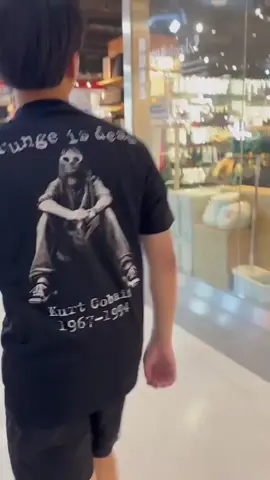 #nirvana #kurt #headoldskullshop #วินเทจสไตล์ #แฟชั่นวินเทจ #เสื้อยืดแฟชั่น #เสื้อยืดคอฟิต 