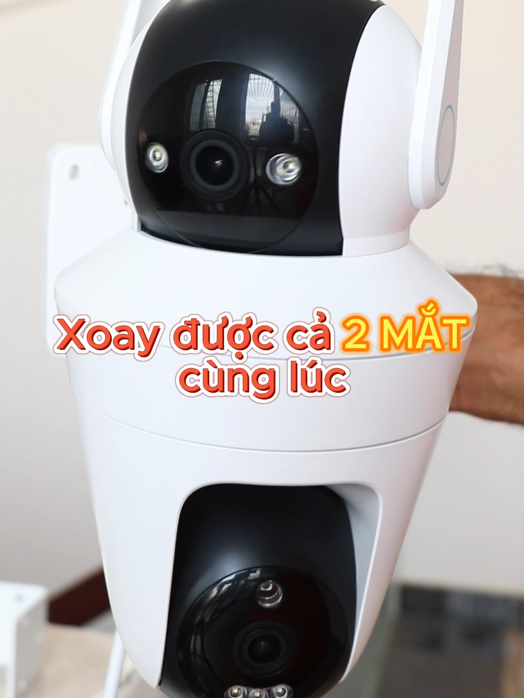 Mọi người chọn camera ngoài trời 1 mắt xoay 1 mắt cố định hay cả 2 mắt đều xoay được nhỉ ?? #camerabiettuot #camerawifi #camera2matxoay #camerangoaitroi #cameraimou #cameraanninh