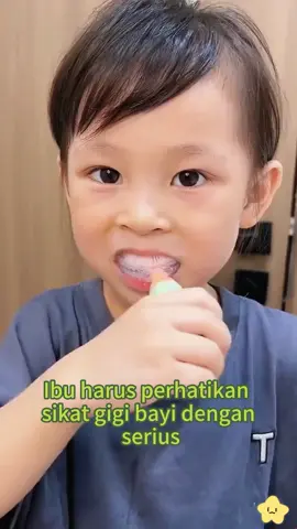 Sikat gigi berbentuk U yang membuat anak jatuh cinta dalam menyikat gigi, tidak melukai gusi dan membersihkan gigi ke segala arah#menyarankan #sikatgigi 