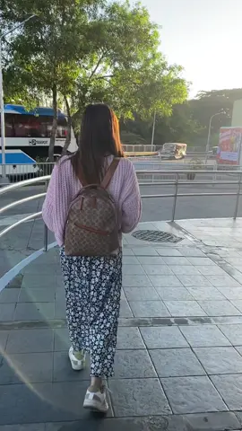 Cutiee ng backup na ito madaming mailalagay, check the yellow basket 🛒