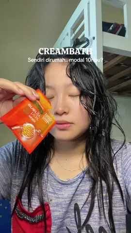 Menghemat pengeluaran daripada melayang ratusan ribu sekali kesalon🤭 kaum mendang-mending, lebih baik beli ini aja bisa di pake 2x. Kalo yg gede malah jauhh lebih HEMAT cuy.. Trust me, ini adalah senjata paling ampuh untuk mengobati rambut yg kering kelontang🫶✨☑️ aku pake udah dari SMA sampe skg~ #creambathkeratin #creambathdirumah #keratin #haircareroutine #haircare 