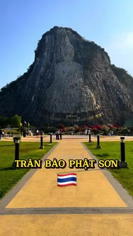 📍 TRÂN BẢO PHẬT SƠN 🇹🇭 Phật vàng trên vách núi Một địa điểm rất nỗi tiếng ở Thái Lan #thailand🇹🇭 #thailand #thailandtravel #thailandtrip #tranbaophatson #khaochichan #khaochichanbuddha #traveltiktok 