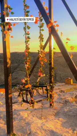 #halfetiseyirtepesi  Mükemmel bir manzaramız eşliğinde  Cafe Restoran Salıncak Midilli At Hediyelik Eşyalar Bungalov Odaları mevcuttur.. 