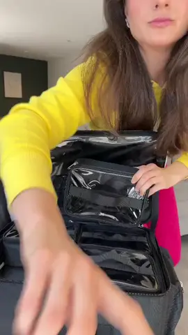 Thank you for sharing @karmanteena

https://relavelbags.com/products/rolling-extra-large-makeup-train-case-with-4-wheels

#professionalorganizer #kitdensing #condensing #makeupartistkit #makeuporganizationideas #makeupkitessentials #amazonmakeupartistessentials 