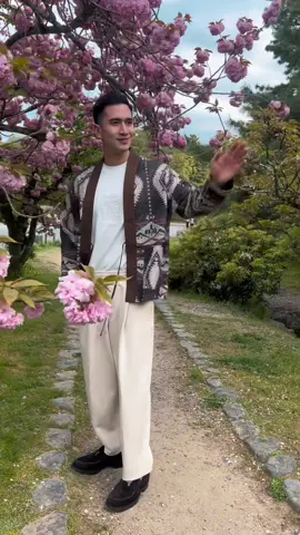 A Day in My Life di Jepang - Banyak sekali destinasi yang saya dan keluarga kunjungi selama di Jepang. Dan setelah saya sadari, yang membuat bahagia bukan karena tempat yang bagus atau makanan yang enak, tapi waktu yang dihabiskan bersama keluarga