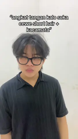 cie cie in sama cewe rambut pendek + kacamata pls