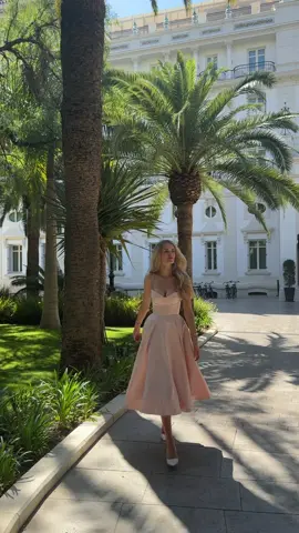 a moment for the dress🌸✨  @houseofcb  #summerdress #summeroutfit #europeansummer #houseofcb 