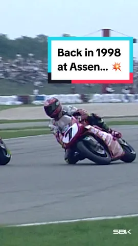 FOGGY 🆚 CHILI 🧨 1998's Race 2 at Assen went down in history with a final chicane showdown which left Chili in the gravel with Fogarty taking victory! 🎞️ #DutchWorldSBK 🇳🇱 #WorldSBK #motorcycle #motorsport #racing #sportsontiktok