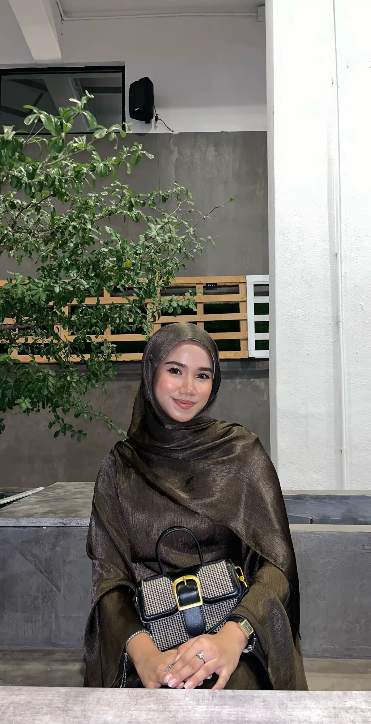 lurve the color so much #abayadress #macherie #satindress 