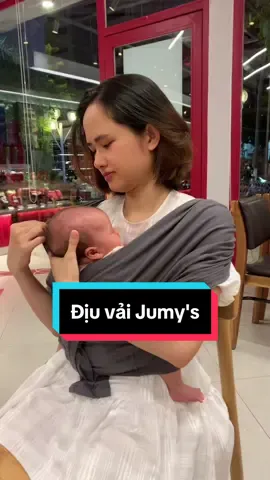 Mỗi lần địu nhìn xuống thấy bé ngủ say sưa cưng lắm. #jumys #jumysie #diuvai #diujumys #diujumysie #diuembe