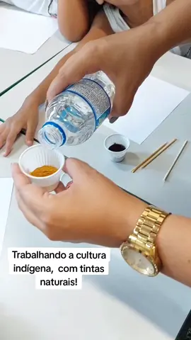 Produzindo tintas naturais com a turminha #CapCut #educaçãopositiva #afetotransforma #professora #escolapublica 