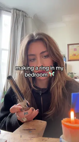 Remaking this ring made me realise how much ive developed as a jeweller 🥹 #jewellery #jewellerydesign #handmadejewellery #statementjewellery #jewellerydesigner #contemporaryjewellery #designer #rings 
