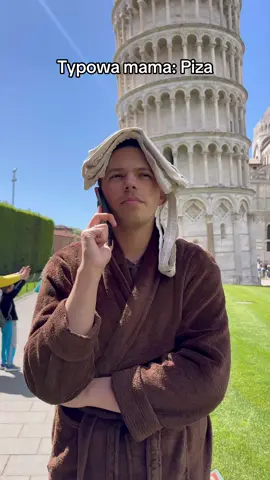 Iwona weszła na góre wieży dlatego się przechyliła 🤣🇮🇹