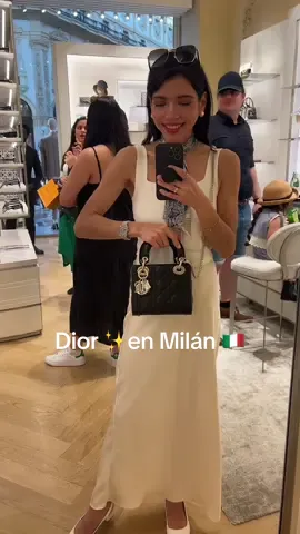 Vamos juntos a Dior✨ en Milán 🇮🇹 🫶🏽✨🤍 @Dior #dior #milan #maggiemayperu #rolex #ladydior #lujo #peruana  #latinaeneuropa  #bolsos #bolsosycarteras #carterasdemarca 