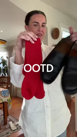 Red socks + classic fits = ♥️🤌🤝👏 #OOTD #outfitideas #outfitinspo #loafers  