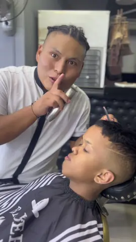 @Manolito_Masná👑🔥🇵 #barberos #barberia #barberosdelmundo #cambiodelook #humor #broma #enanos 
