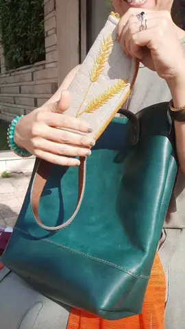 #styleitlikeajozee #jozee #jozeeboutique #styletips #stylesnap #outfitideas #handmadewithlove #embroidery ‎#genuineleather #leatherbag 