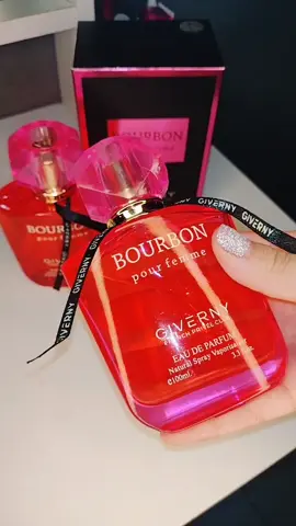 O perfume Bourbon Pour Femme da @givernyperfumes está sendo o meu xodó 💖 #perfumetok #perfume #doce #giverny #cheirosa #fy #viral 