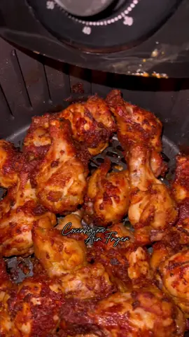 Coxinha que não fica seca na air fryer 🍗 Temperos que usei 👇 Chimichurri  Sazon sabor Nordeste  Caldo de galinha em pó  Páprica doce  Sal  Maionese Mostarda  #receitas #dicas #airfryer #coxinha #dicas #cozinhando #foryou #tiktok 