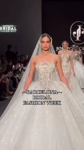 Barcelona Bridal Fashion Week 2024👰🏼‍♀️#barcelonabridalfashionweek #theweddingbook #weddingtiktok #fashion #fashiontiktok 