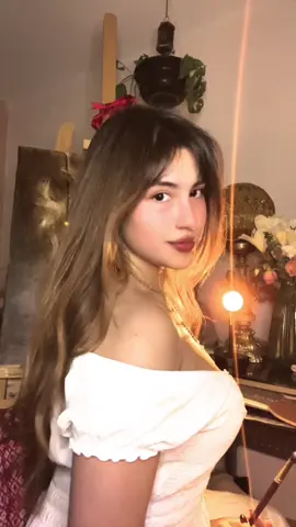 Hoy me quedé pintando en casa  Insta: Karime_roldann