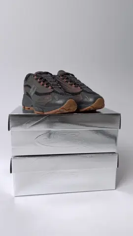 @newbalance continues their ongoing partnership with Chicago-based creative @joefreshgoods with the recently revived M1000 silhouette. ⁠
 ⁠
 Taking things back to 1999 (the M1000's heyday) Joe revisits some of his most treasured years filled with late nights and basement parties. The uppers are made with iridescent brown leather and accented with reflective details for a combination which encapsulates the future-heavy style which dominated the era.⁠
 ⁠
 Packaged in a custom-made silver chrome box and sporting plenty of JFG branding you can now register for the collaborative M1000JF1 on UP THERE Launches.⁠
 ⁠
 #uptherestore #uptherelaunches #newbalance #joefreshgoods #menswear #sneakers #sneakertok #fyp #menswearmelbourne #melbourne #mensstyle #fashion #fashiontok #wdywt #whatwewear #outfit #outfitoftheweek #OOTD #outfitoftheday #unboxing #sneakerunboxing
