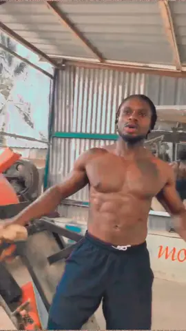 LAT PULL 🔥💯 Save & Try 🦍 #fyp #strengthtraining #omanfitness 