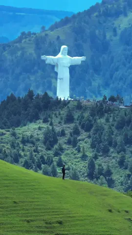 Thankyou supportnya ya bray 100k followers instagram 😁 🙏 . lokasi - bukit cinta samosir Private trip danau toba dm @ahmadsayuti08  info lebih lanjut kunjungi ahmadsayuti.com