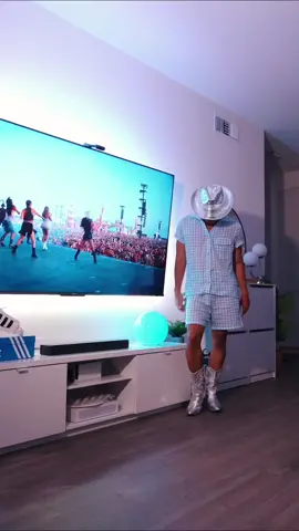 This @Sabrina Carpenter freestyle choreo on repeat 🔁🩵☕️ #espresso #sabrinacarpenter #coachella #coachella2024