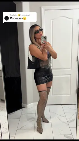 Replying to @🔔                                     #fuerzaregidaoutfit#sheinoutfit#outfitconcierto#outfit#concertoutfit#festivaloutfit#baileoutfits#pesoplumaoutfit#fuerzaregida#rhinestonetop  