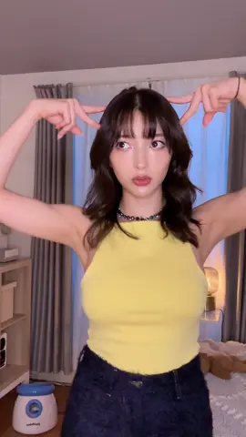 子ヤギが転がりニダ🐐