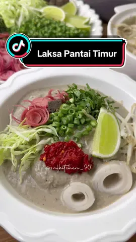 Laksa Pantai Timur (Resepi di caption ⤵️) . Jom masak Laksa Pantai Timur kuah lemak putih. Boleh makan dengan Laksam atau Laksa. Teha dah bagi resepi lengkap & tips dah tu confirm jadi punya 💯 . Masak juadah raya harini semestinya menggunakan MAGGI CukupRasa®️. Tak kenal maka tak cinta! 🥰 . ikan rebus : 🌷1Kg ikan selayang/sardin 🌷asam keping *kisar isi ikan dengan half air rebusan *tulang & kepala kisar dengan balance air rebusan kemudian tapis . bahan kisar : 🌷10biji bawang merah shallot 🌷2-3 inci halia 🌷sedikit air . kisar halus kering : 2 sudu makan lada hitam . kuah : 🌷isi ikan 🌷bahan kisar 🌷air tapis kepala & tulang ikan *gaul mesra baru buka api *sentiasa kacau api kecil  🌷600ml santan pekat 🌷2-3keping asam keping 🌷1 sudu makan gula 🌷MAGGI CukupRasa®️ *nak pekat jangan letak air . laksam : 🌷3 cawan tepung beras 🌷2 sudu besar tepung ubi 🌷5 cawan air suam *oleskan tudung periuk dengan minyak *kukus 5-8min *gulung . kisar/tumbuk sambal laksam: 🌷1/2 segenggam cili kering (gunting & rendam dalam air panas) 🌷5 biji cili padi merah 🌷1 sudu makan gula 🌷tabur MAGGI CukupRasa®️ 🌷limau nipis .  Ulam :  🌷daun kesum 🌷kacang panjang 🌷belacan 🌷limau nipis 🌷bunga kantan 🌷kobis 🌷tauge . @maggi.malaysia #maggicukuprasa #wanitacukupberani #takkenaltakcinta #maggisahmalaysia #kongsirezekikongsimeriah #FYP #FOODIES .  #masakanmelayu  #masakanmelayu #laksa #laksalover #resepilaksa  #juadahraya #menuraya #menuaidilfitri #menuhariraya #menuopenhouse #openhouse #openhouseraya #kelantanfood #makanankelantan #kelatefood #resepikelantan #laksamkelantan #laksampantaitimur #laksamterengganu #laksakelantan #laksalemak  #laksaterengganu  #laksakelantan #laksarecipes 