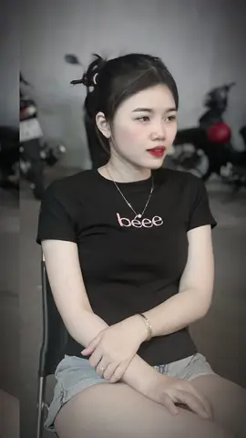 Càng lớn,kỉ niệm càng ít.. Trưởng thành, tim càng nhiều mảnh vỡ..🙂 #duyên1005 