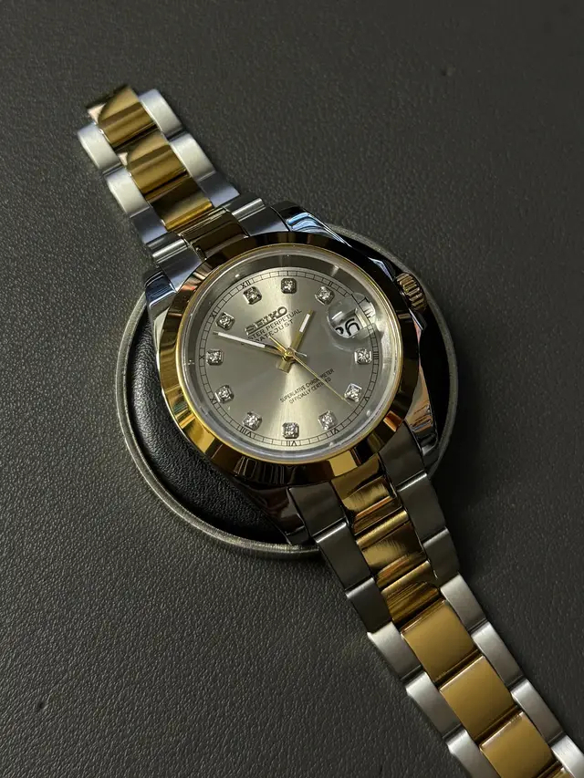 Insane unique client commission‼️ We got a Two-Tone Gold with a sunburst gray dial and diamond markers🤩 DM if you’re interested in customizing a timepiece today ✅ #seiko #seikomod #customwatch #watch #royaloak #WatchCollection #automaticwatch #seikocollector #timepiece #seikomodder #watchgame #customseiko