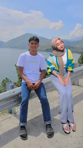 tambah Indah pemandangan#danautoba 🤣#CapCut #lewatberandamufypシ゚viraltiktok #fypシ゚viral #sibeabea #fyp #samosir #cewekcantik 