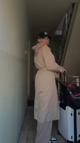 Sad🥲 #springfashion #whattowear #travel #travellook #fyp #OOTD #outfitinspiration #inspo #outfitideas 