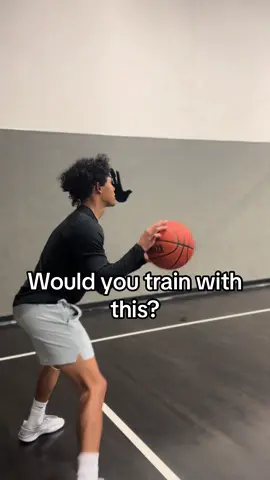 It makes your workouts tougher so that once you take it off everyshot feels easy 🤩💫 #handinyoface #basketball #basketballtraining #NBA #viral 