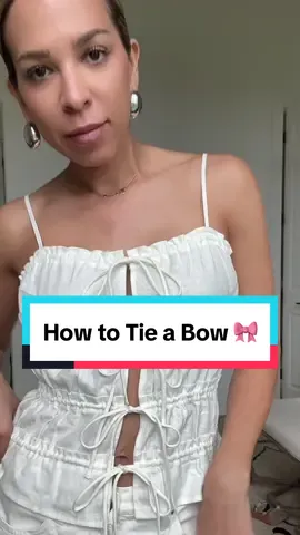 Simple hack to get your bows horizontal! 🎀 #styletips #fashionhack #bowtie #springfashion #summerstyle 